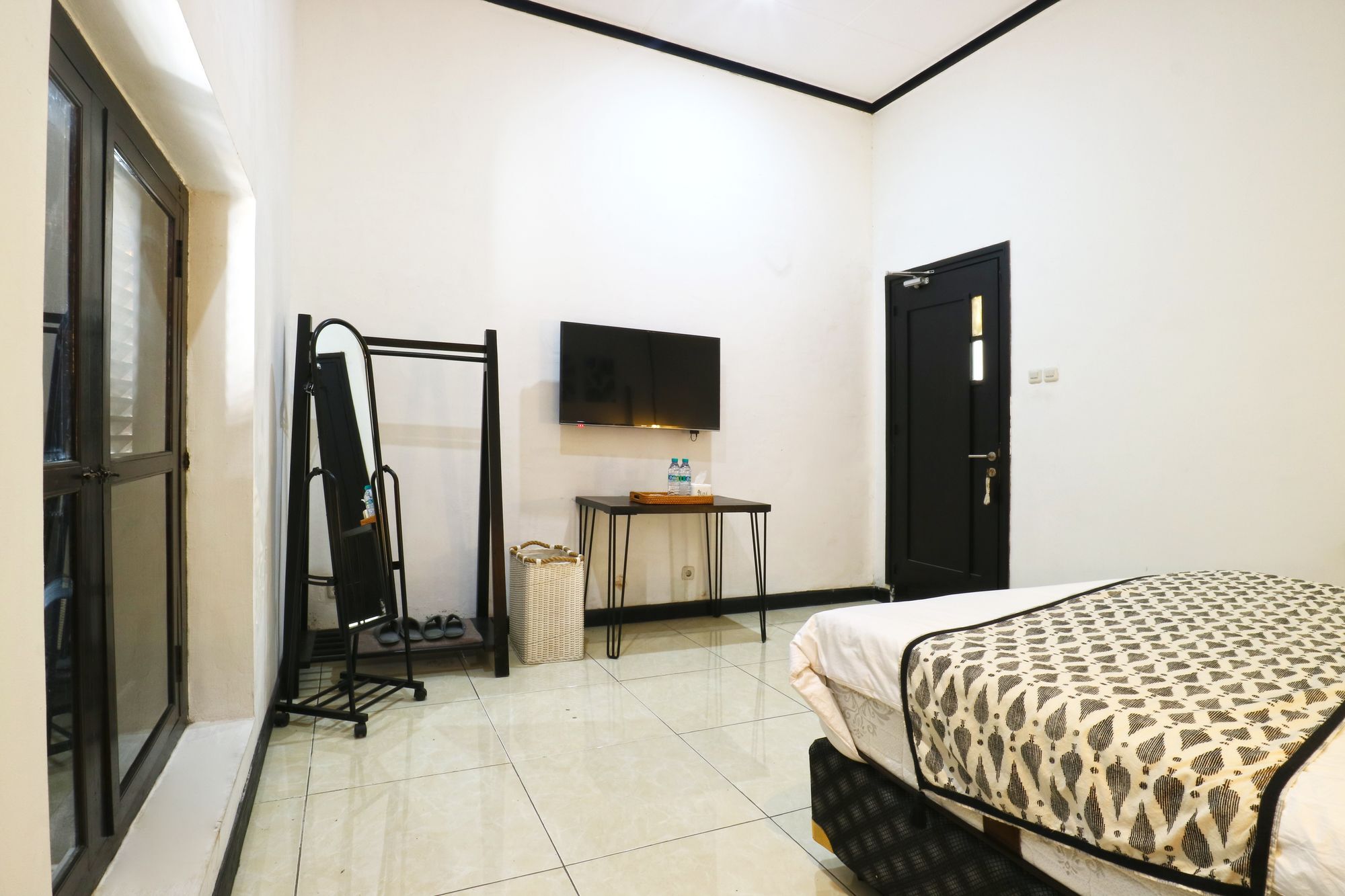 Askhara Guesthouse Surabaya Buitenkant foto